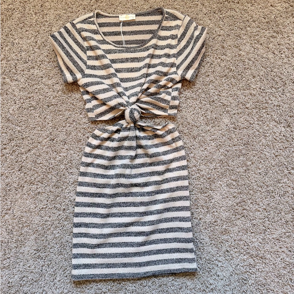 Chrysanthemum striped knotted cutout dress